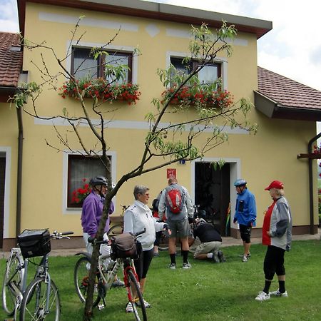 Privatzimmer Und Ferienwohnungen Leeb Persenbeug Bagian luar foto