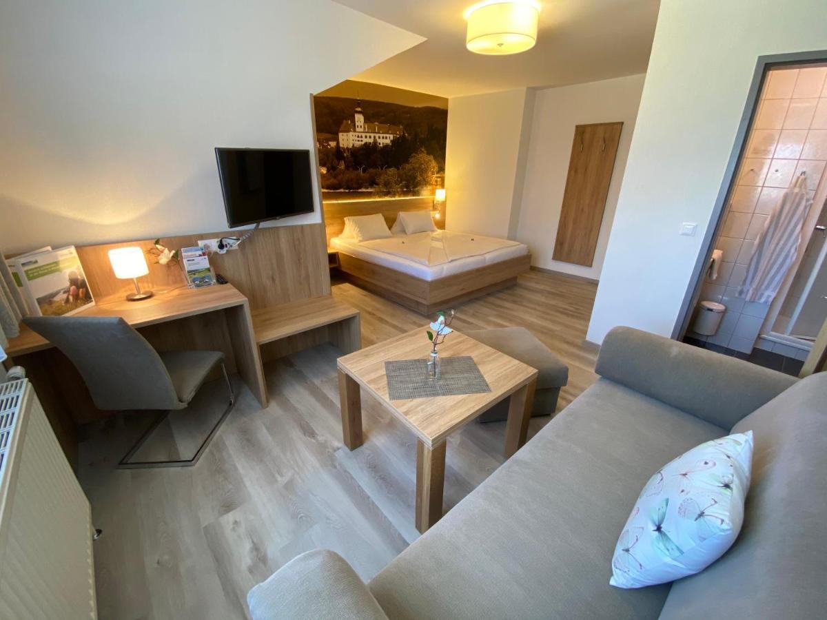 Privatzimmer Und Ferienwohnungen Leeb Persenbeug Bagian luar foto