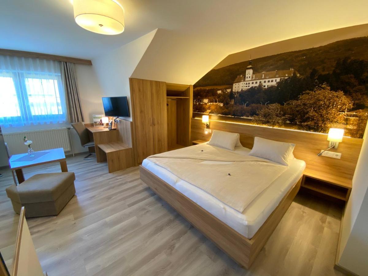 Privatzimmer Und Ferienwohnungen Leeb Persenbeug Bagian luar foto