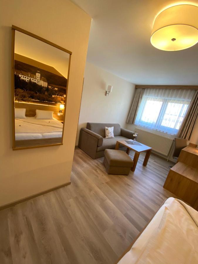 Privatzimmer Und Ferienwohnungen Leeb Persenbeug Bagian luar foto