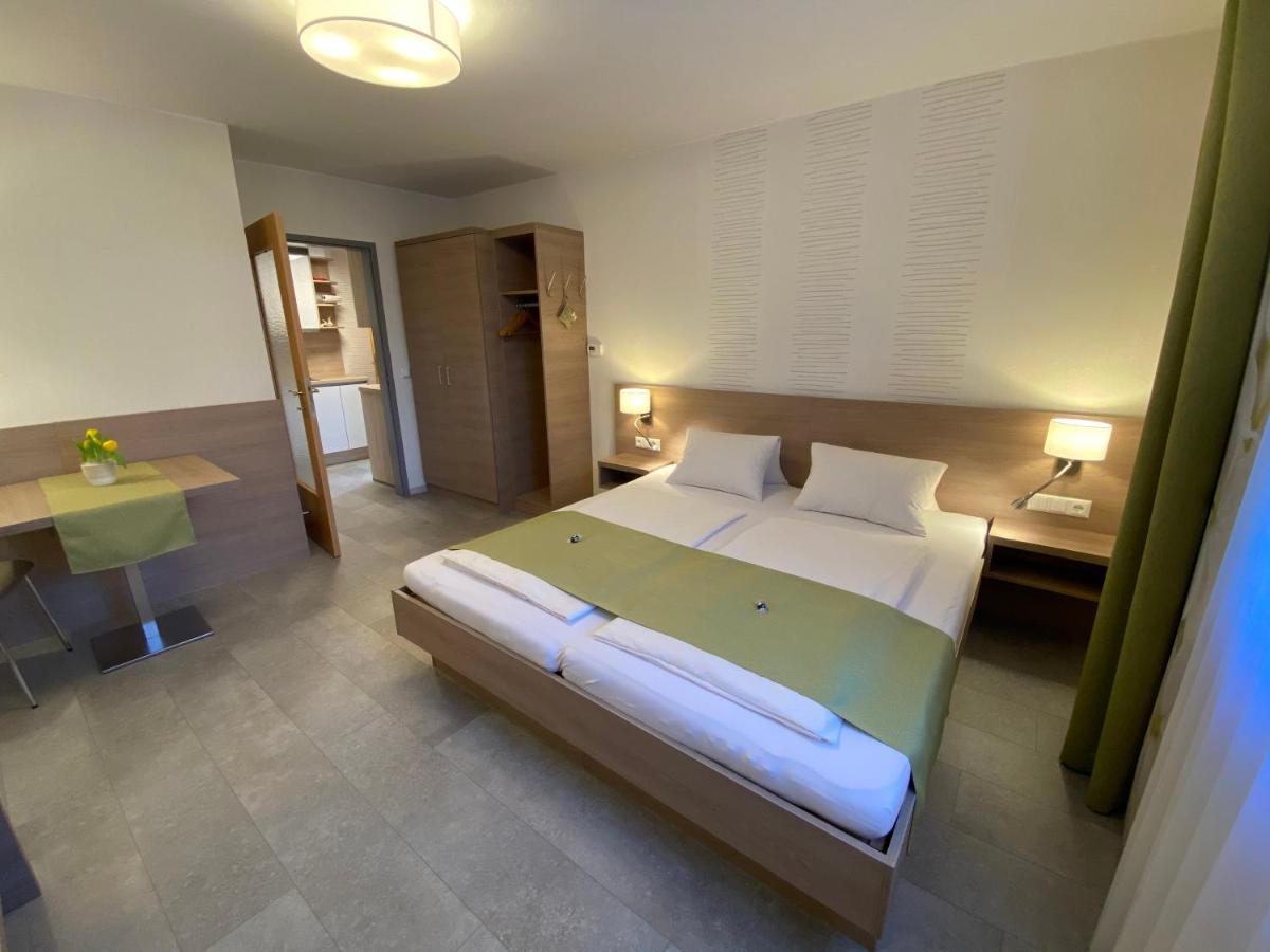 Privatzimmer Und Ferienwohnungen Leeb Persenbeug Bagian luar foto