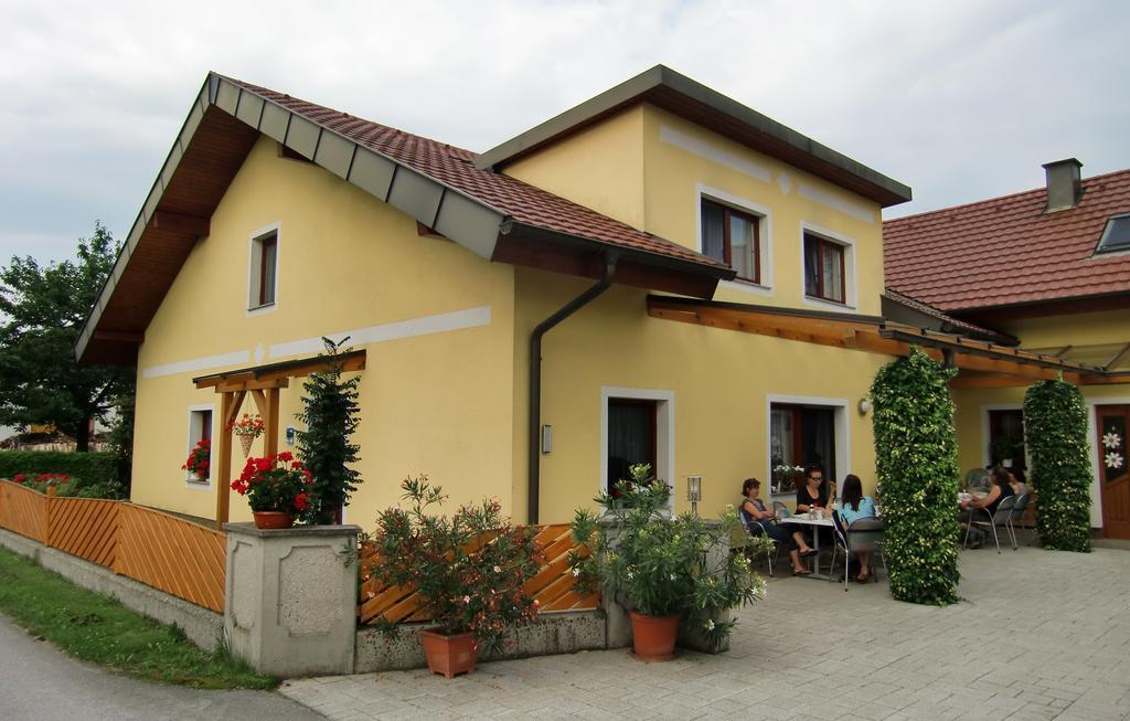 Privatzimmer Und Ferienwohnungen Leeb Persenbeug Bagian luar foto