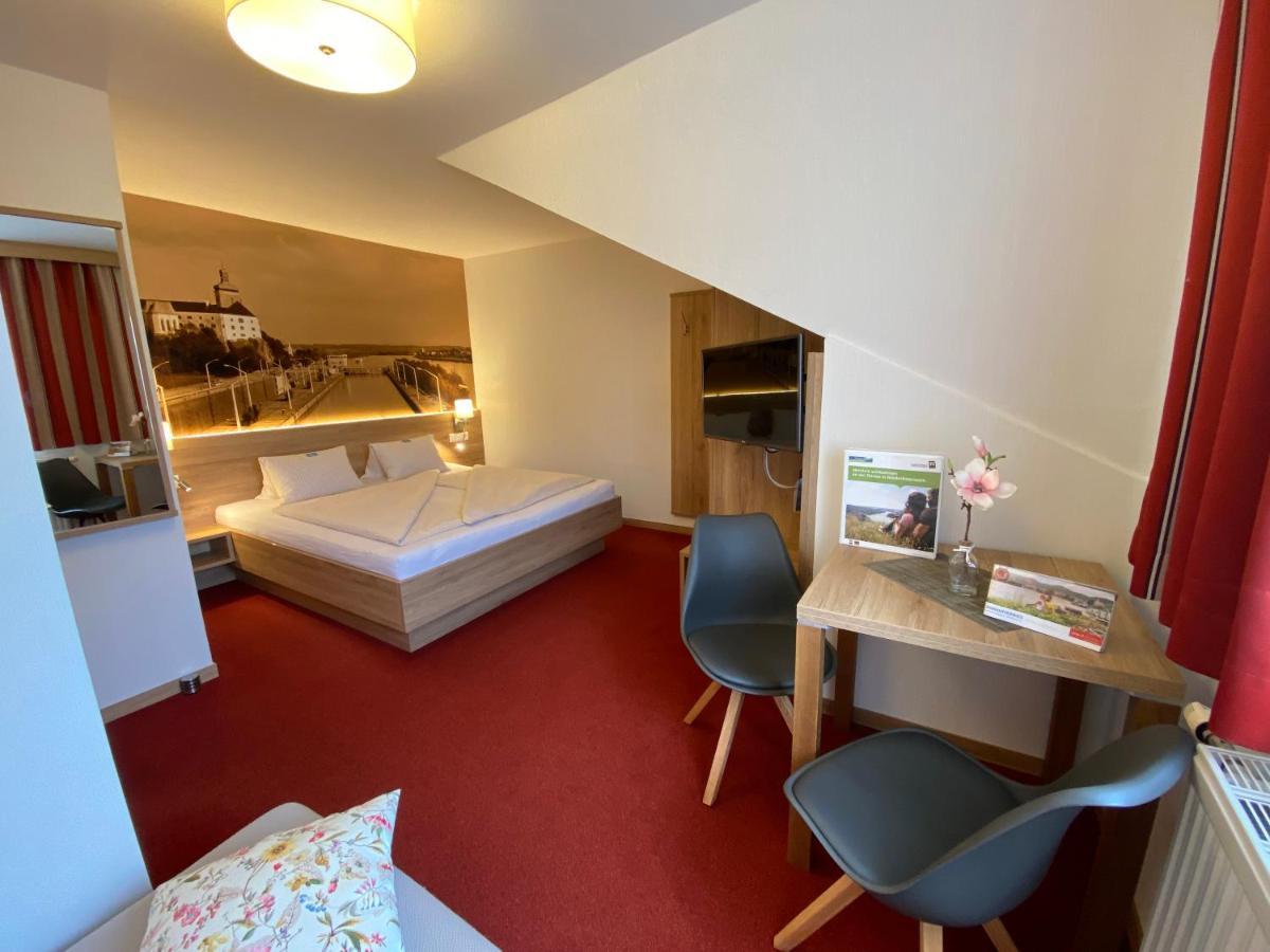 Privatzimmer Und Ferienwohnungen Leeb Persenbeug Bagian luar foto
