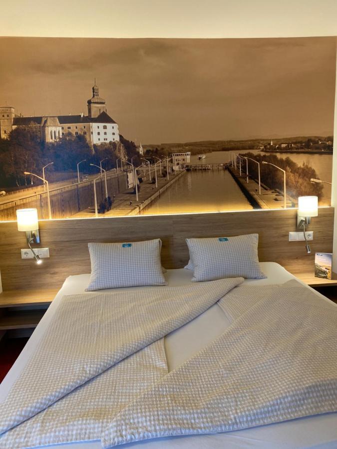 Privatzimmer Und Ferienwohnungen Leeb Persenbeug Bagian luar foto