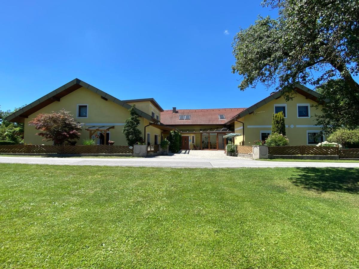 Privatzimmer Und Ferienwohnungen Leeb Persenbeug Bagian luar foto