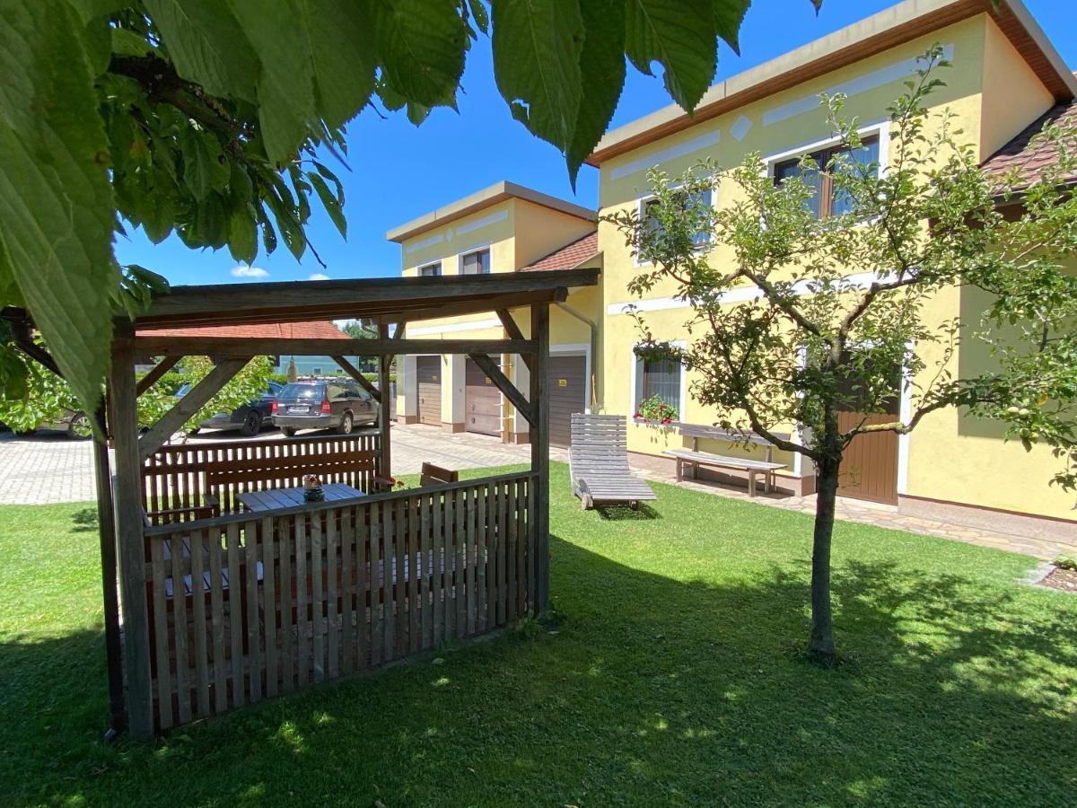 Privatzimmer Und Ferienwohnungen Leeb Persenbeug Bagian luar foto