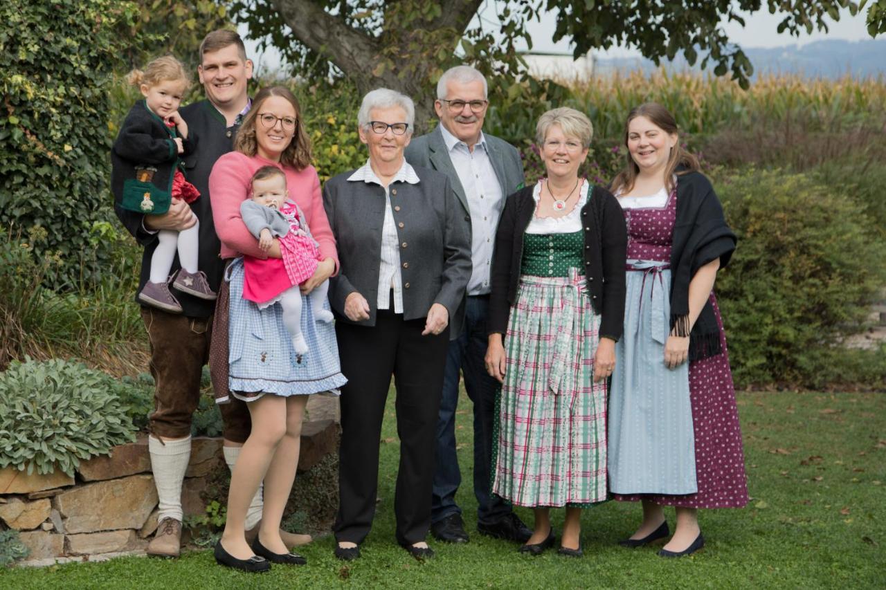 Privatzimmer Und Ferienwohnungen Leeb Persenbeug Bagian luar foto