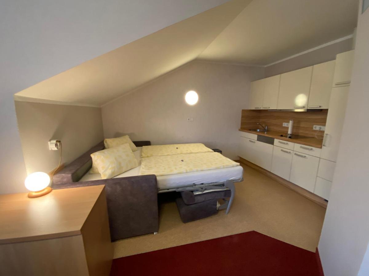 Privatzimmer Und Ferienwohnungen Leeb Persenbeug Bagian luar foto