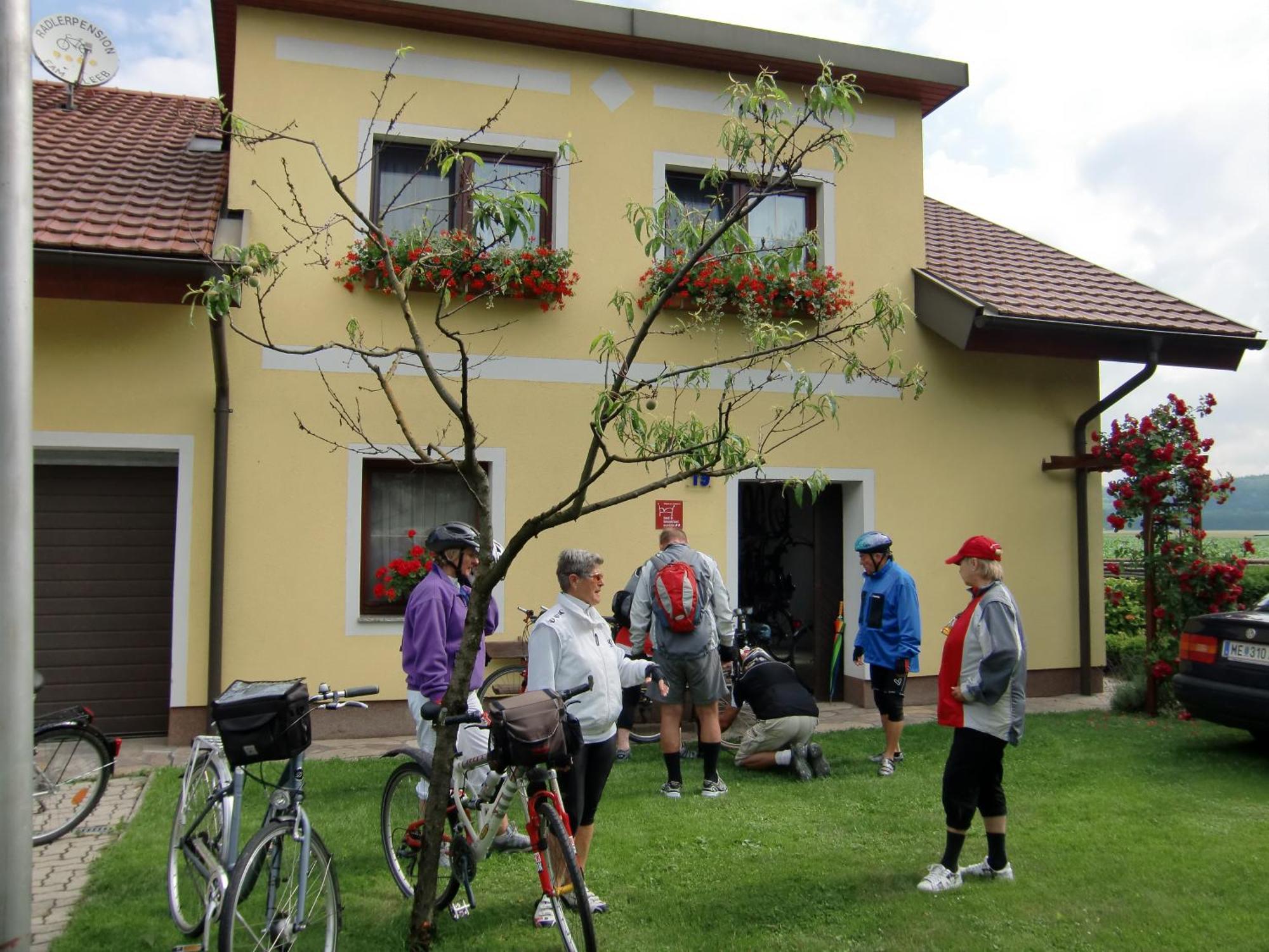 Privatzimmer Und Ferienwohnungen Leeb Persenbeug Bagian luar foto