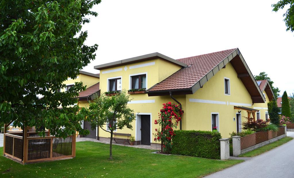 Privatzimmer Und Ferienwohnungen Leeb Persenbeug Bagian luar foto