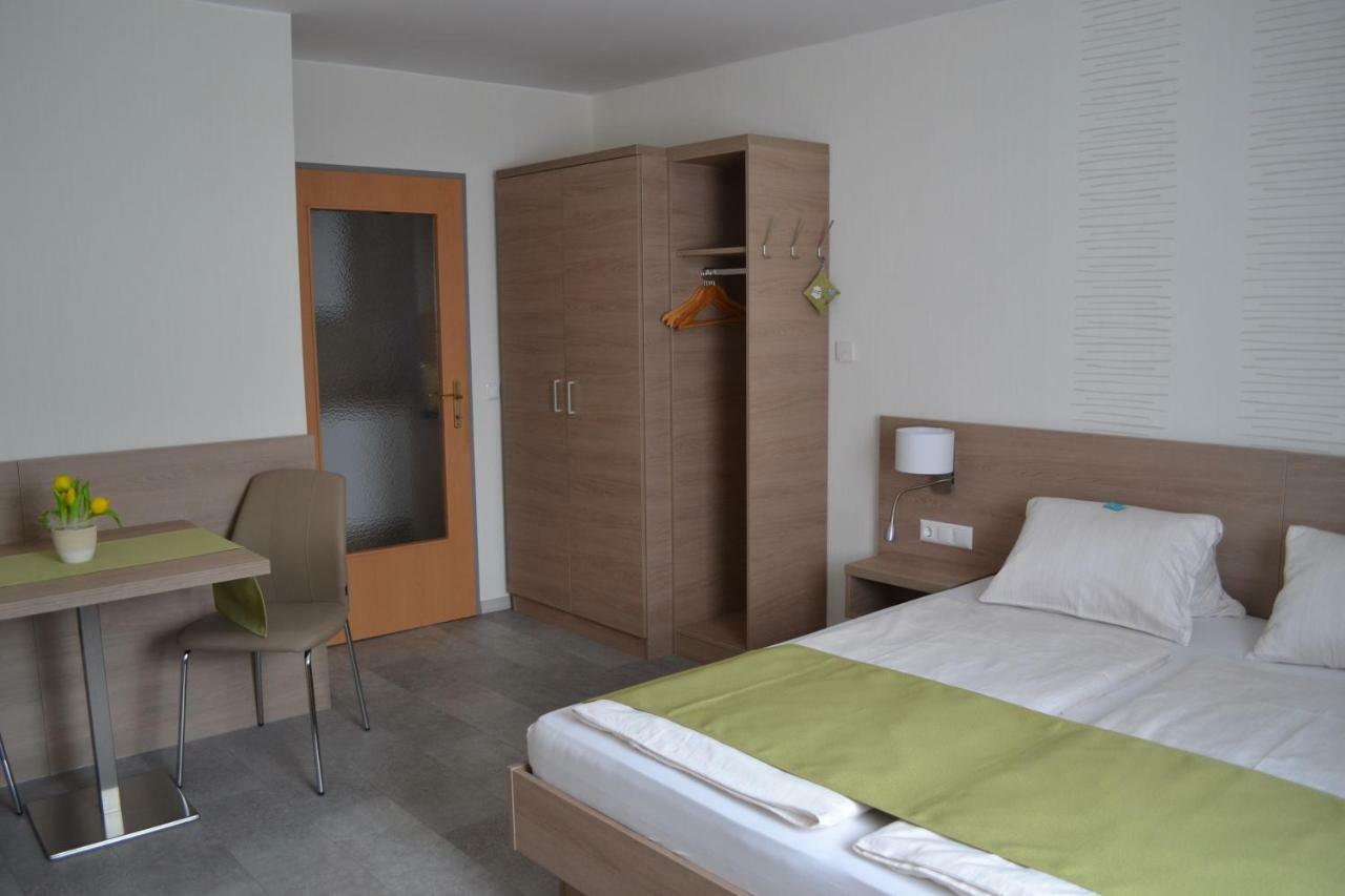 Privatzimmer Und Ferienwohnungen Leeb Persenbeug Bagian luar foto