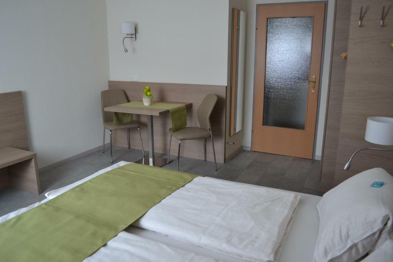 Privatzimmer Und Ferienwohnungen Leeb Persenbeug Bagian luar foto