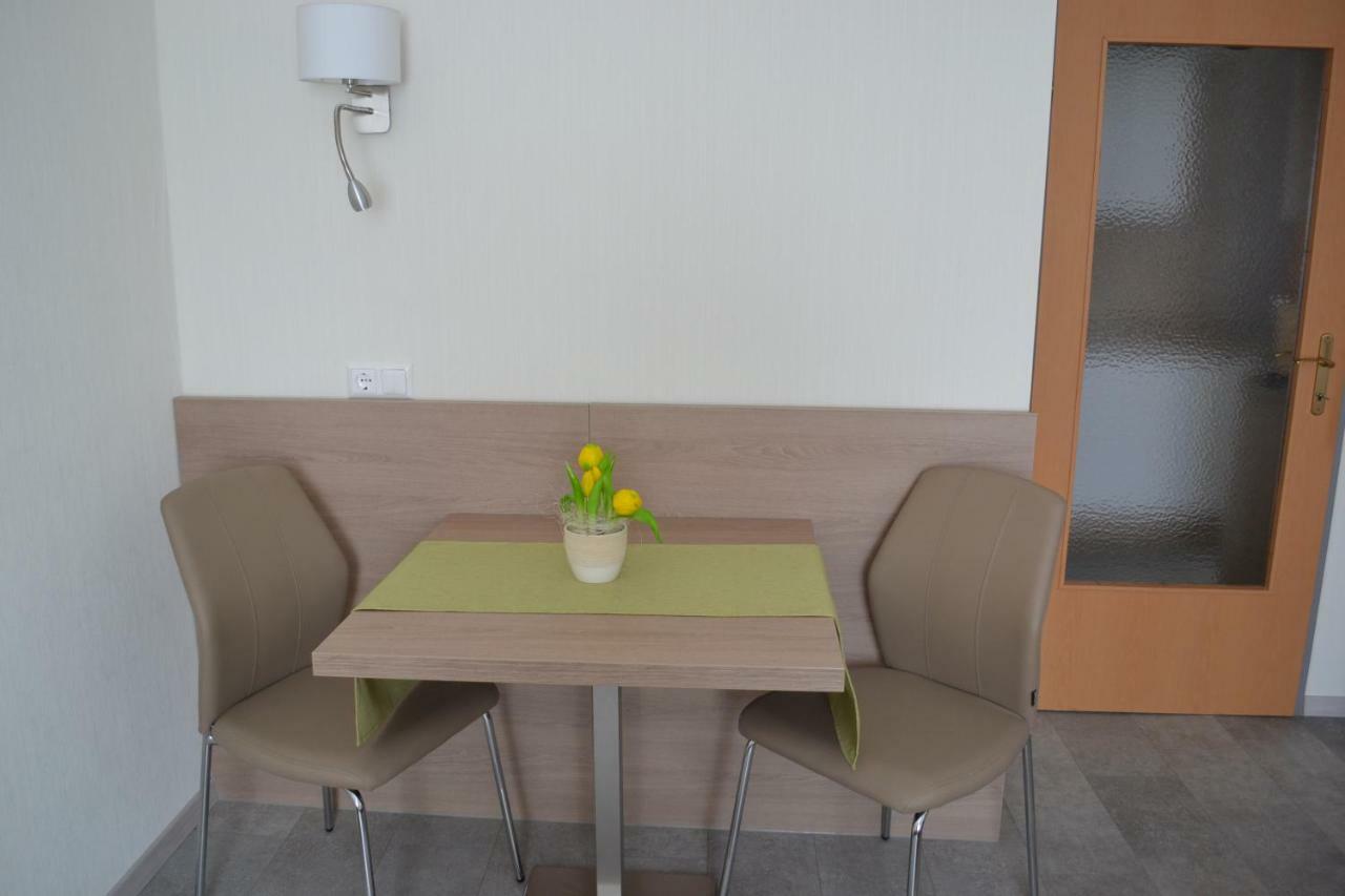 Privatzimmer Und Ferienwohnungen Leeb Persenbeug Bagian luar foto